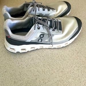 On Running CloudVista Black/White size 10